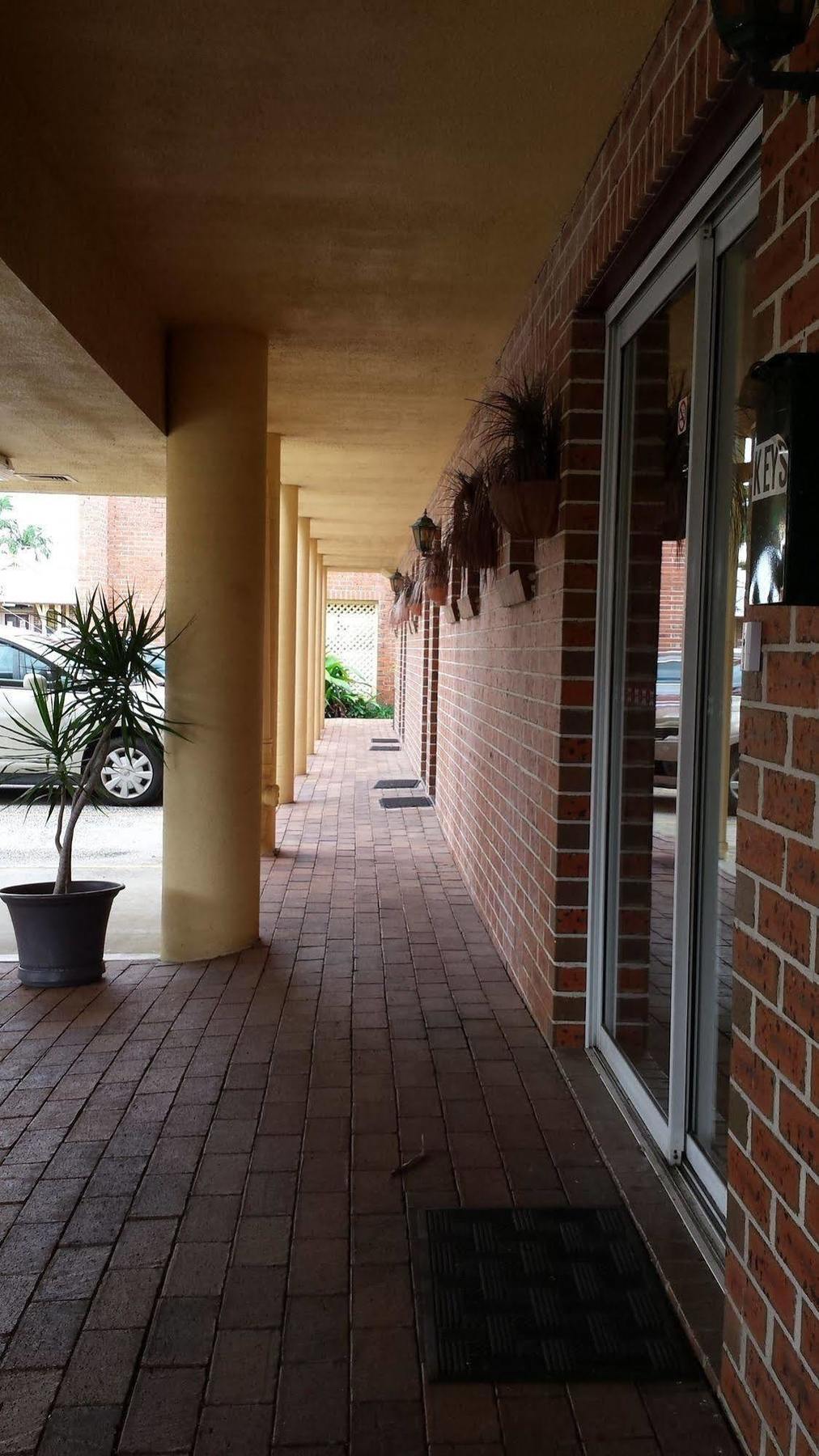 مولومبمبي The Mullum Motel المظهر الخارجي الصورة